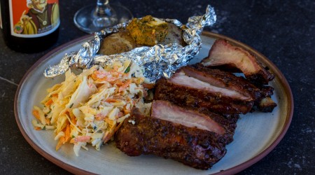 TRAVERS DE PORC AU COLESLAW ET AUX POMMES DE TERRE